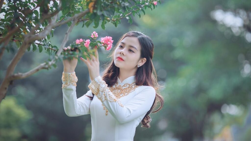 Co Gái Đẹp Vẻ Đẹp Từ Trong Ra Ngoài Được Khám Phá Và Tôn Vinh